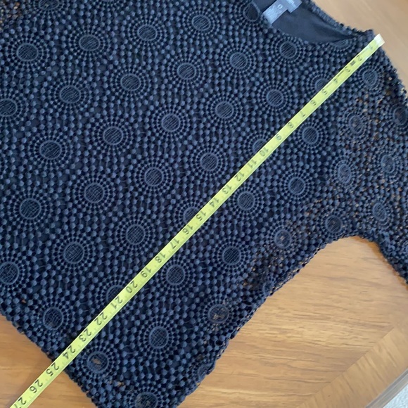 CHICOS TRAVELERS CROCHET LACE OVERLAY TOP - Picture 7 of 13